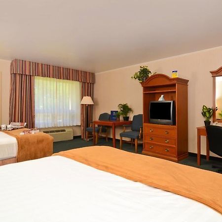 Red Arrow Inn & Suites, A Travelodge By Wyndham Montrose Exterior photo