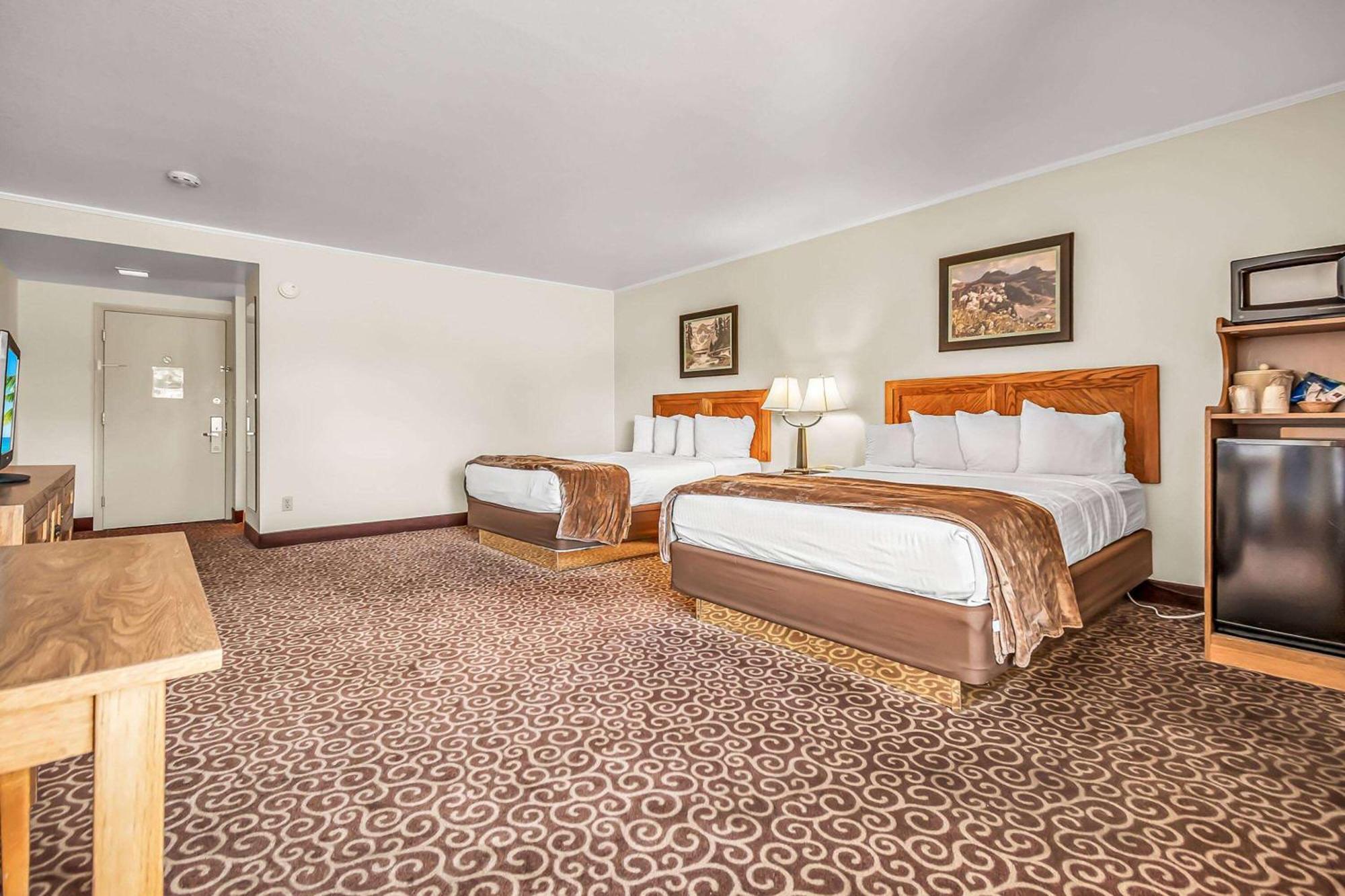 Red Arrow Inn & Suites, A Travelodge By Wyndham Montrose Exterior photo