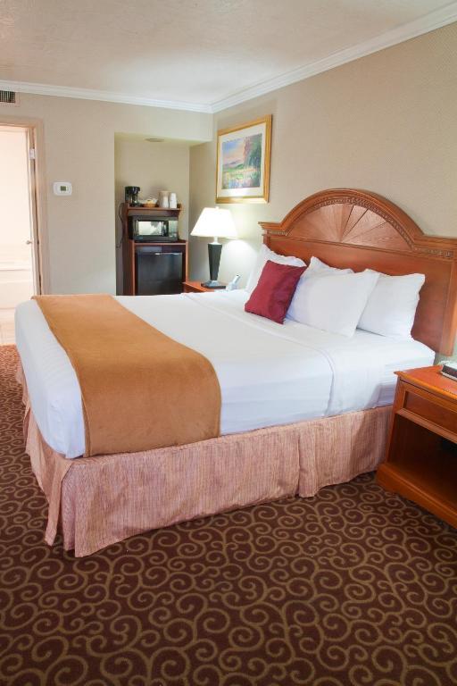 Red Arrow Inn & Suites, A Travelodge By Wyndham Montrose Room photo