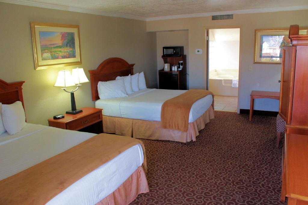 Red Arrow Inn & Suites, A Travelodge By Wyndham Montrose Room photo