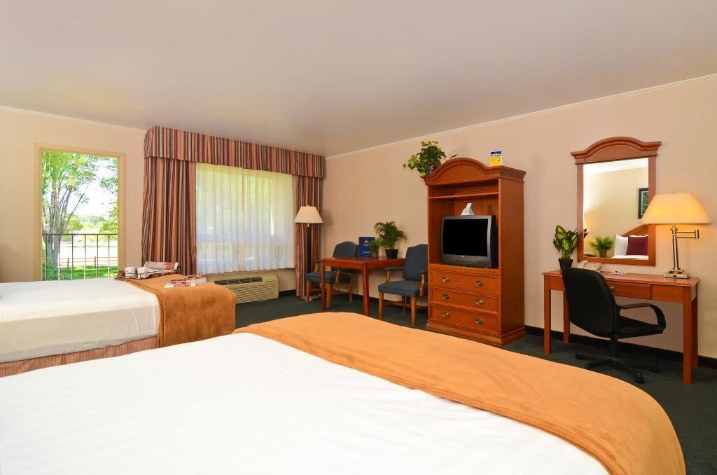 Red Arrow Inn & Suites, A Travelodge By Wyndham Montrose Exterior photo